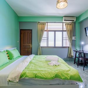 Zimmer mit Kingsize-Bett